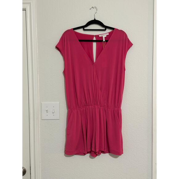 NWT BCBGeneration Romper Size XS Barbie Pink V-Neck Pockets Summer Beachy SZ L - Picture 4 of 8